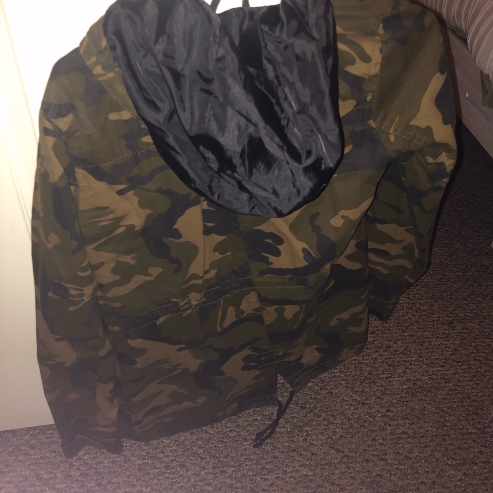Small camo jacket! - Picture 3 of 4